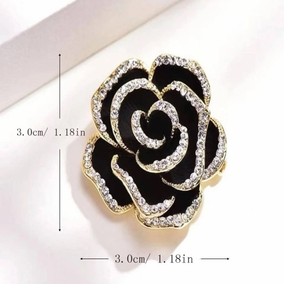 New! Flower Brooch with rhinestones - Picture 2 of 5